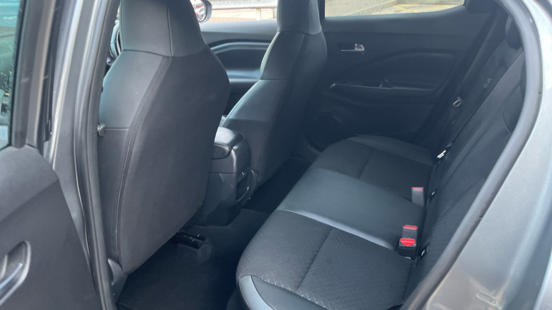 Nissan Juke 1.0 DiG-T 114 N-Connecta 5dr DCT Petrol Hatchback